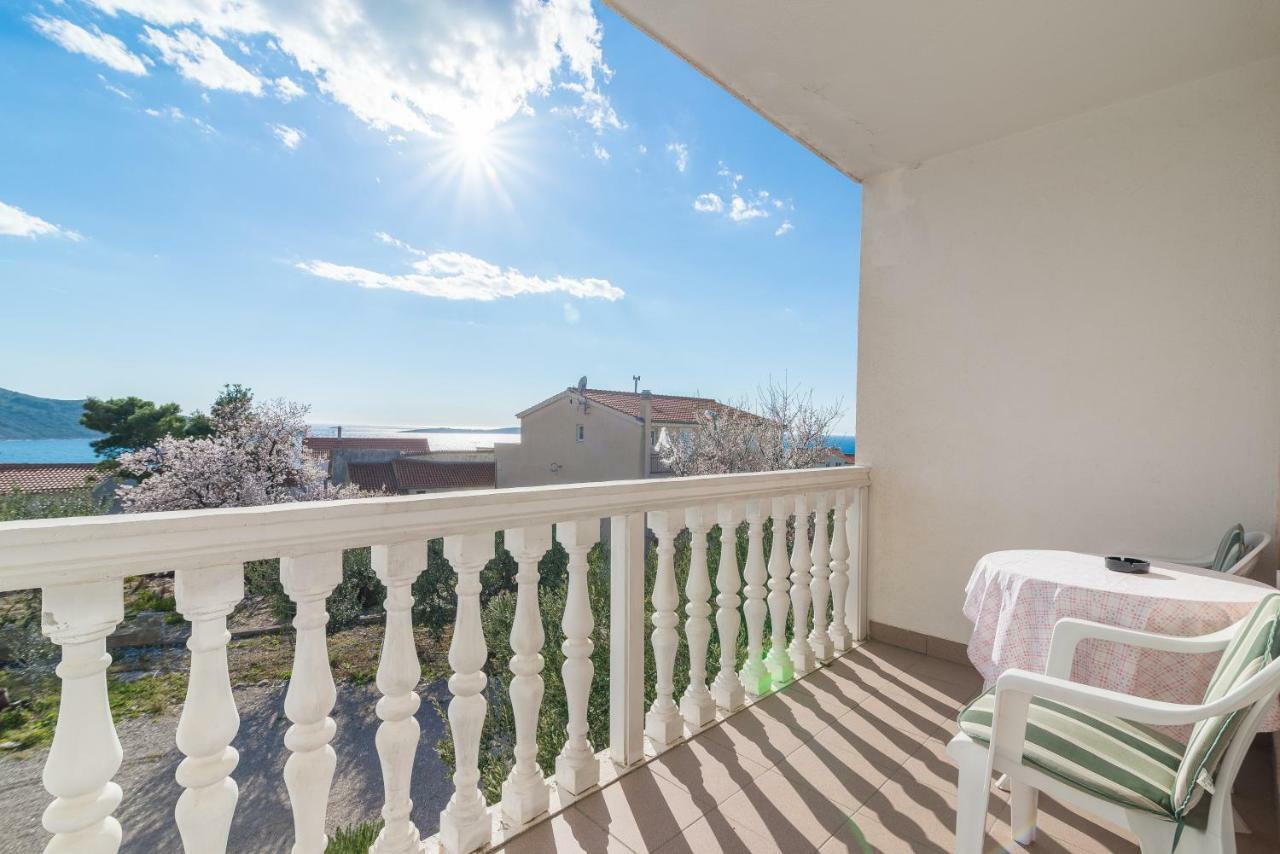 Olive Gardens Apartment